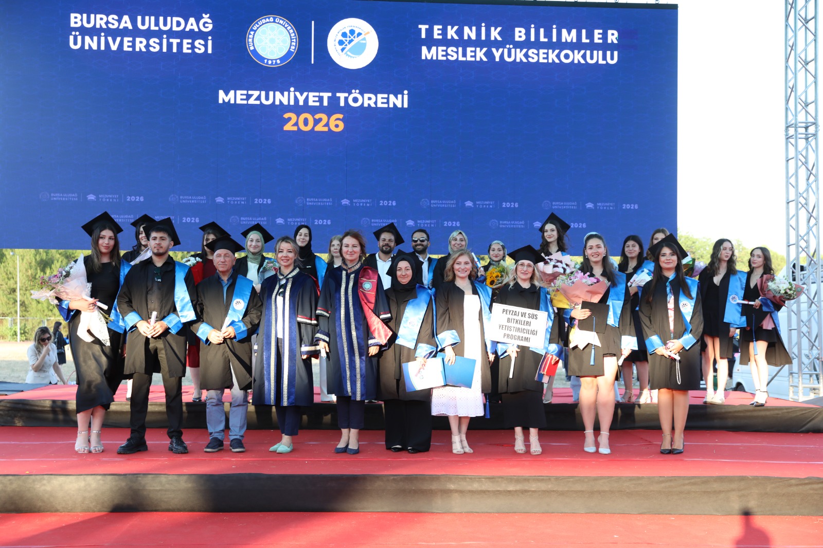 Bursa Uludağ Üniversitesi Teknik Bilimler Meslek Yüksekokulu'nda Mezuniyet Coşkusu